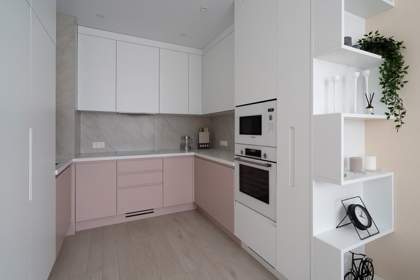 Обожаю нежный розовый цвет, но такой вариант подойдет для совсем уж маленькой кухоньки.