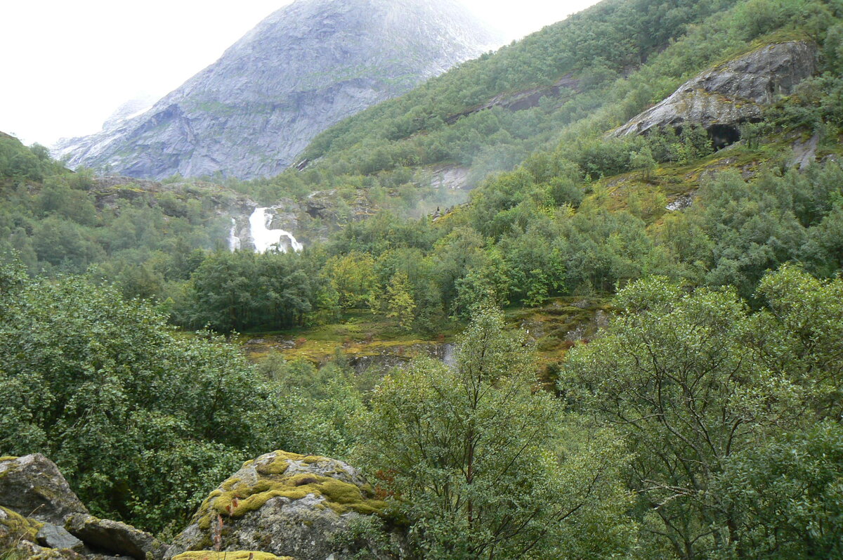 Дорога к леднику через национальный парк Йостедальсбреен