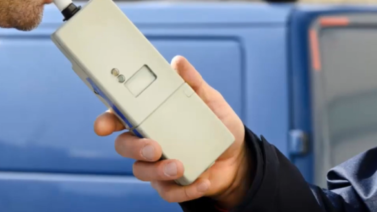 Алкотестер указывает на наличие алкоголя в моем организме, но я точно ...