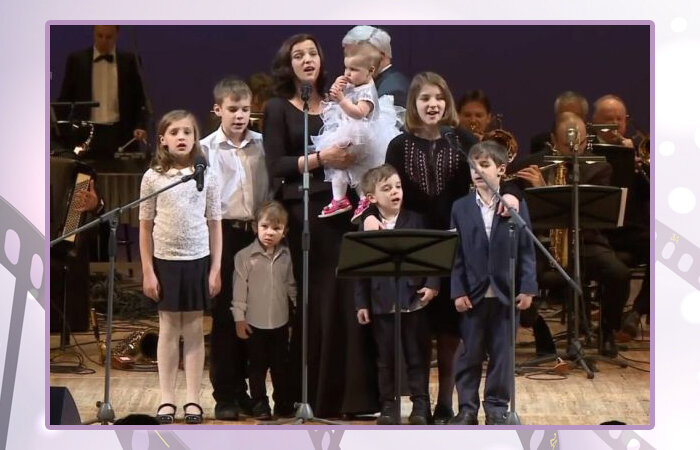 Ирина Леонова с детьми.