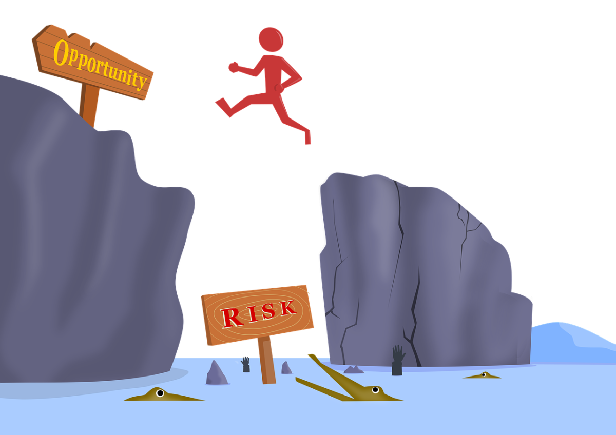 заниженная самооценка. человек не боящийся опасностей. страх картинки с надписями. паника в лесу. опасные ситуации.