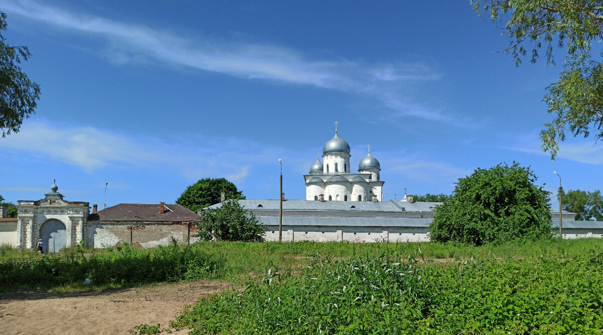 Георгиевский собор, вид со стороны Волхова