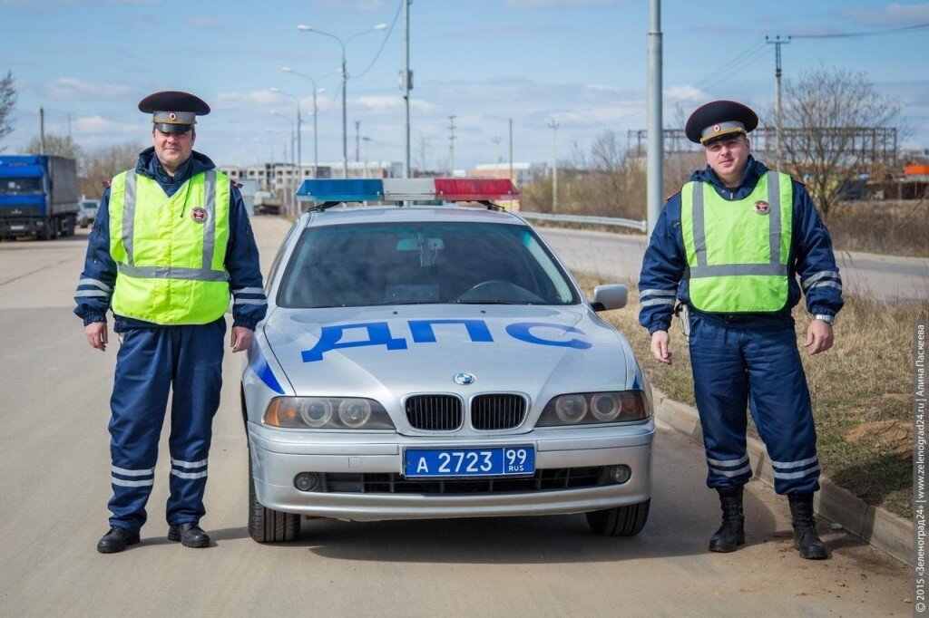 Служба безопасности дорожного движения. ДПС. Полицейский ДПС. Как выглядят ДПСНИКИ. Дорожный полицейский как выглядит.