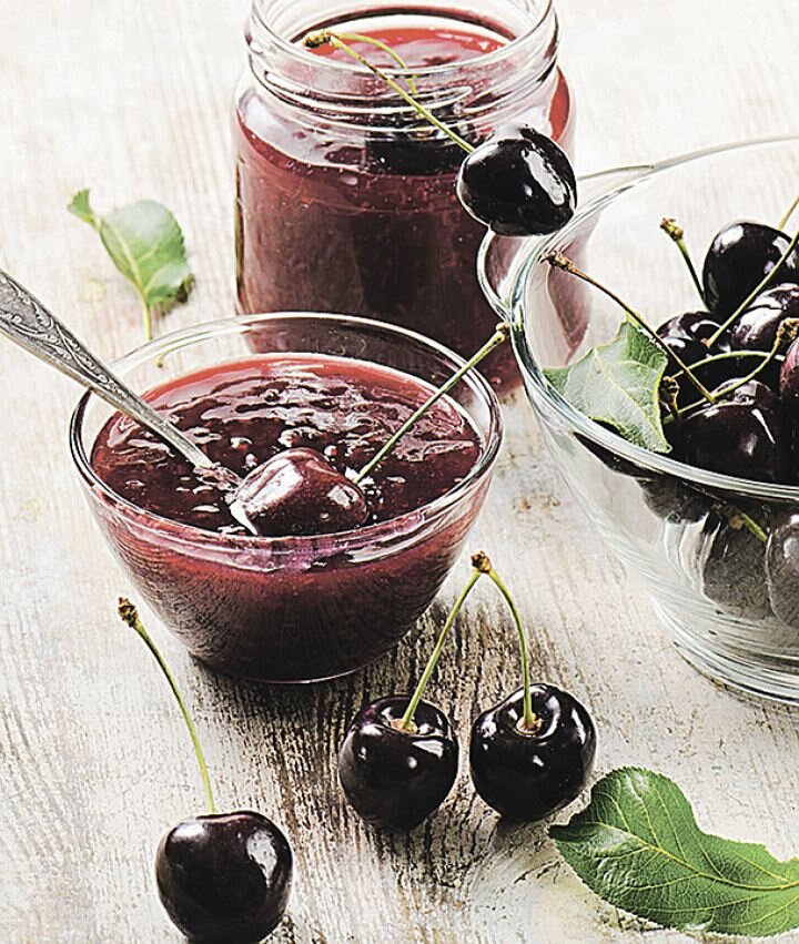 Вишневое варенье с шоколадом. Фото: Фотобанк Лори