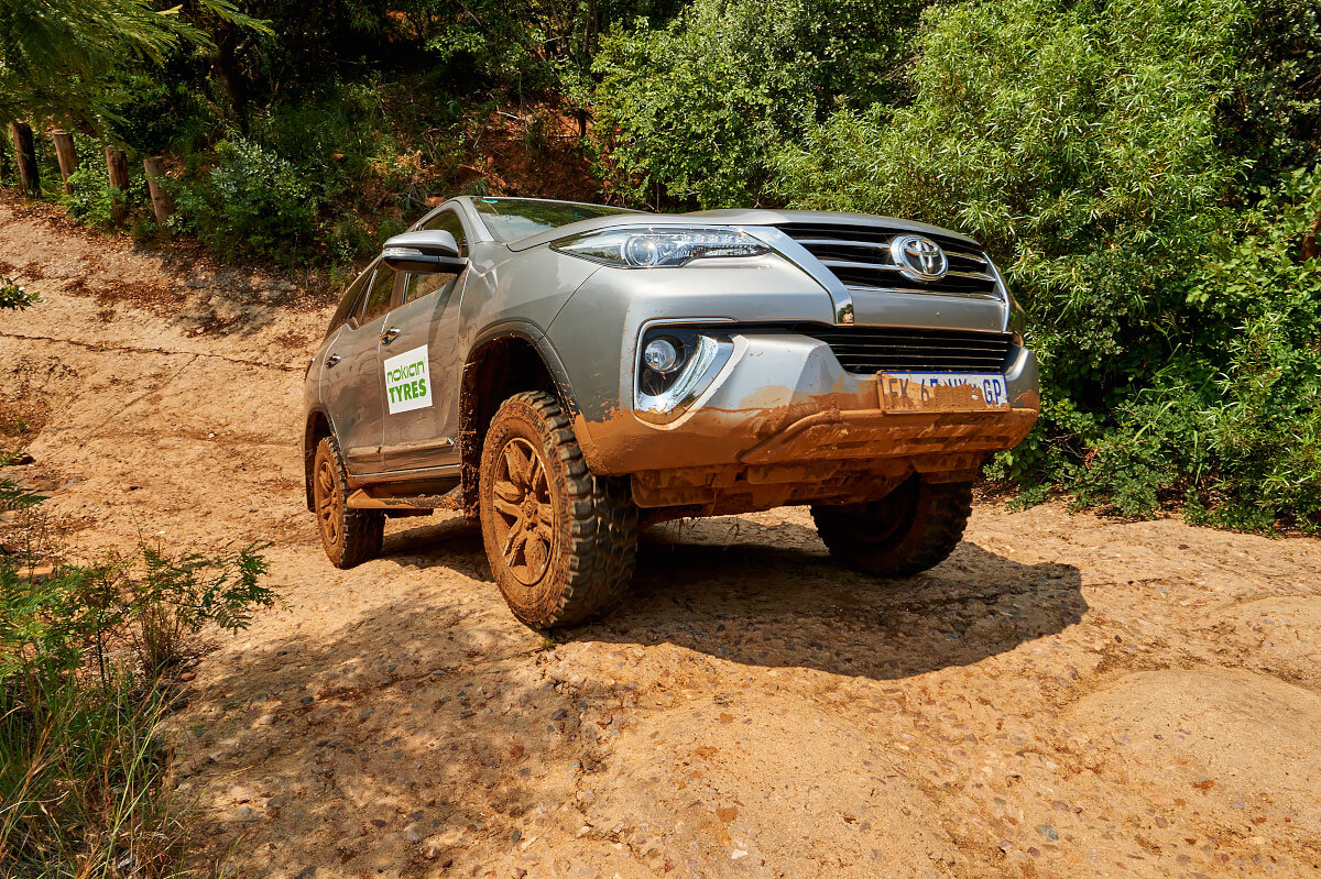 Внедорожнику не мешала бы неокрашенная и сменная нижняя часть бампера.