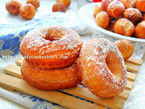 Источник: http://easycookschool.com/2017/11/21/pyshnye-ponchiki-na-sgushhenk