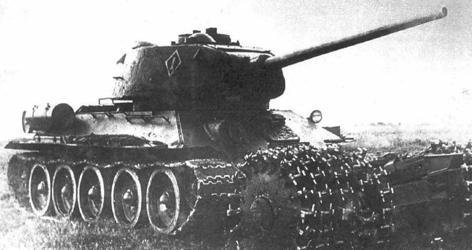 Т-34 с минным тралом