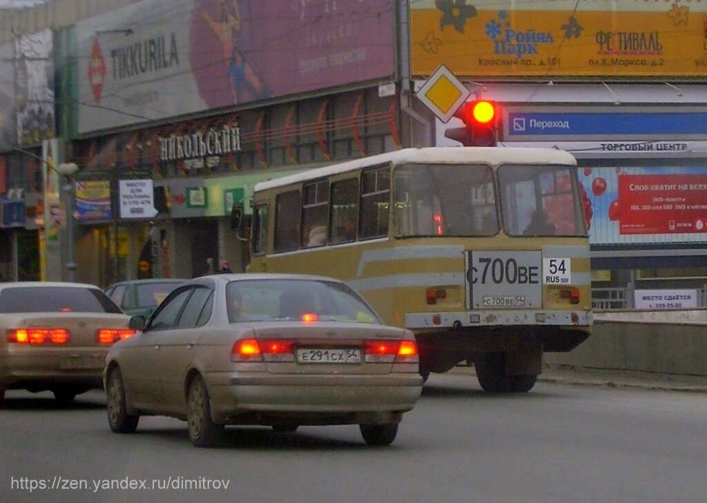 Автобус Таджикистан на улицах Новосибирска