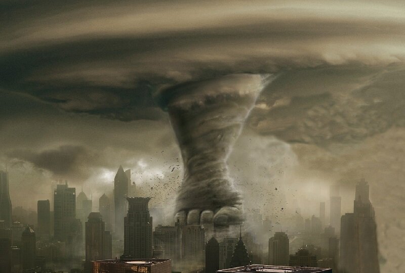 
Смерч является вихревым потоком воздуха, который вращается с неимоверной быстротой. Обычно он возникает на высоте, не превышающей 50 км. Возникает он путем столкновения теплого потока воздуха с холодной грозовой тучей. Это стихийное бедствие способно нанести максимальный ущерб в кротчайшие сроки. Несмотря на их обильное количество в США, люди продолжают снова и снова отстраивать разрушенные смерчами дома. В России, к счастью, они не так распространены.