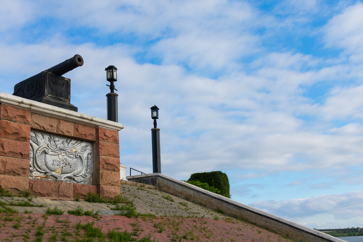 CANON EOS 750D EF-S 18-55 IS STM (28mm, F/4, 1/250сек., ISO100)