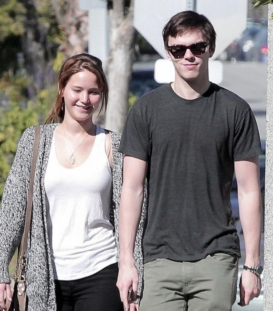 Дженнифер Лоуренс и Николас Холт (фото с сайта Dailymail.com)