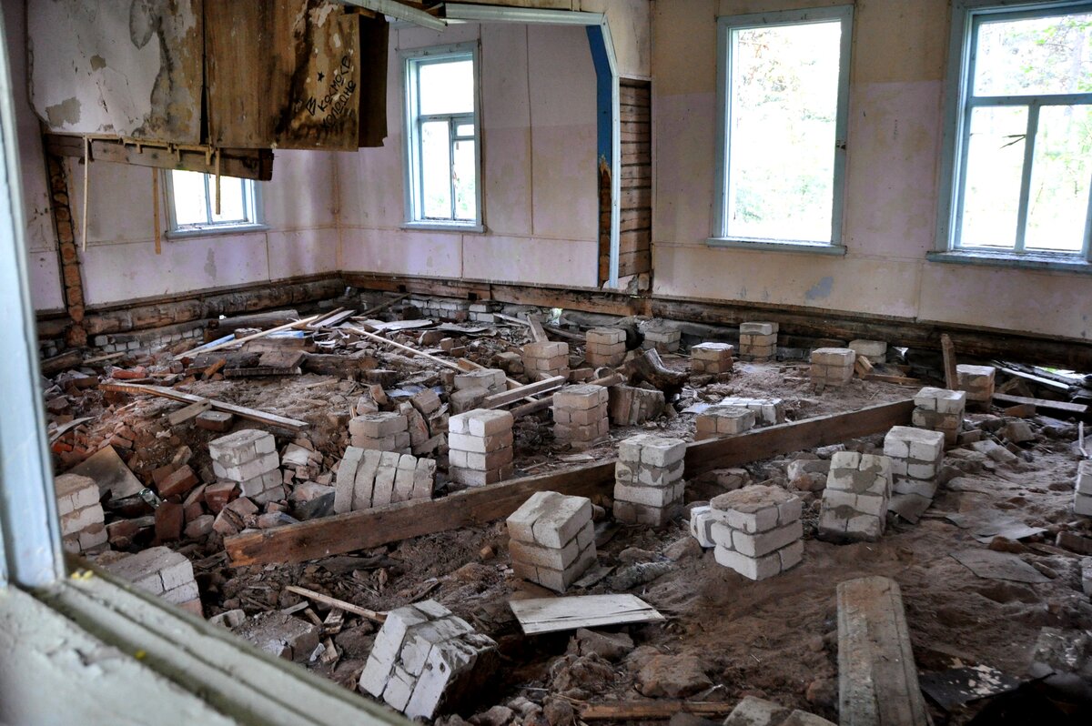 Заброшенные здания в твери. Супер хранилище под тверью. Ангар для хранения ракет. Заброшенное хранилище ракетного топлива под костромой. Заброшенный лагерь сокол тверь.