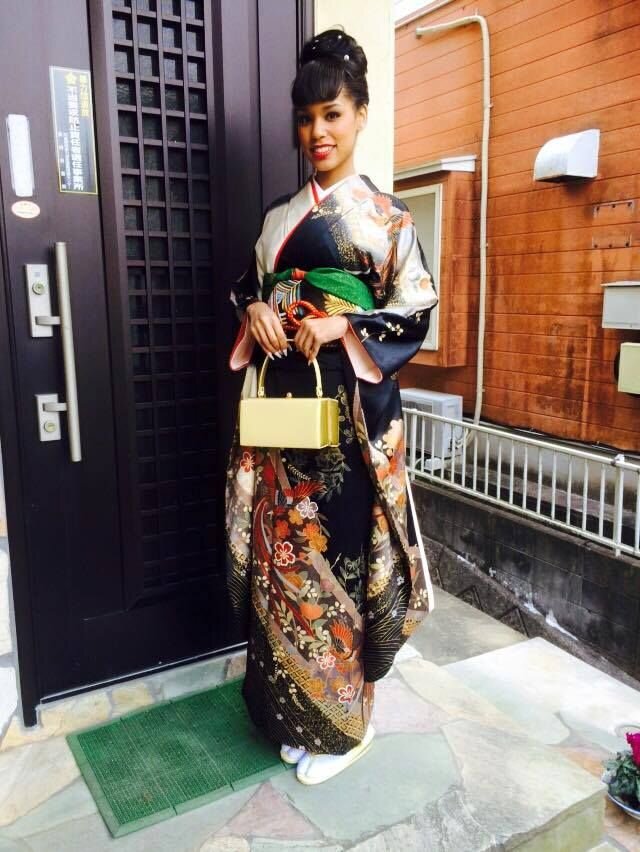 Ариана в традиционном японском наряде