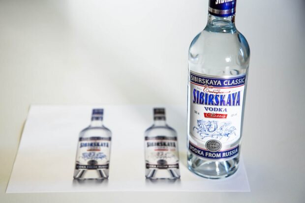 Бутылка водки и образец, как должно получиться