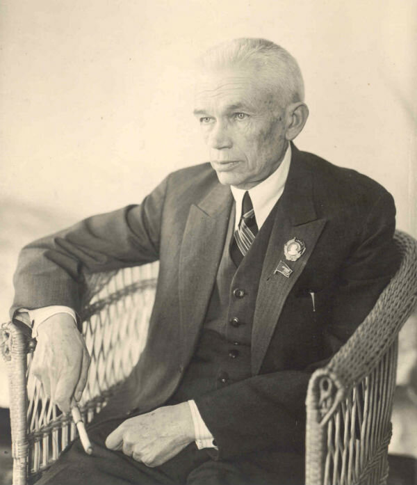 А.А.Богомолец академик АН УССР, лауреат Сталинской премии, Академик Академии медицинских наук и Героем Социалистического Труда. Принимал участие в разработке советской атомной бомбы.