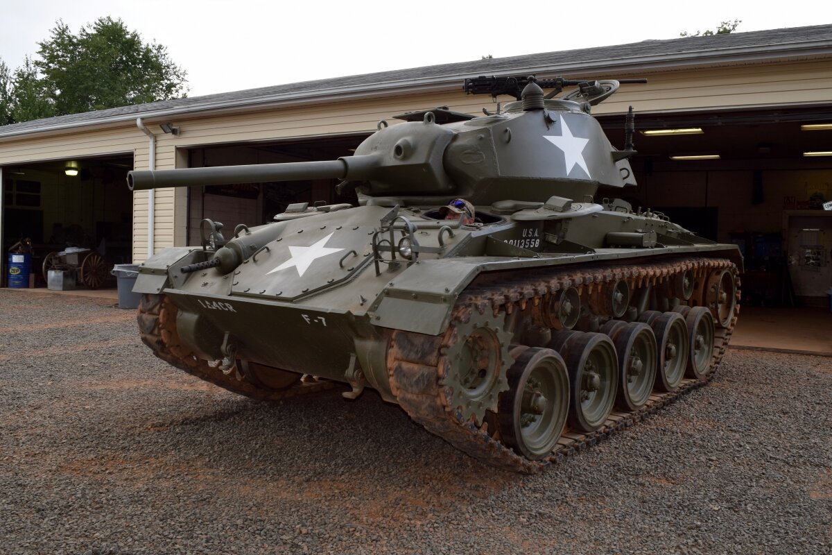 Основная пушка  72-мм пушка M6, созданная путем переделки орудия, использовавшегося на бомбардировщике B-25 Mitchell, обеспечивала огневую мощь, которой долгое время не хватало американским легким танкам.