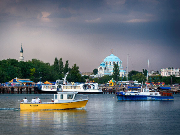 Евпатория после дождя. Вид с моря. Фото nat-geo.ru