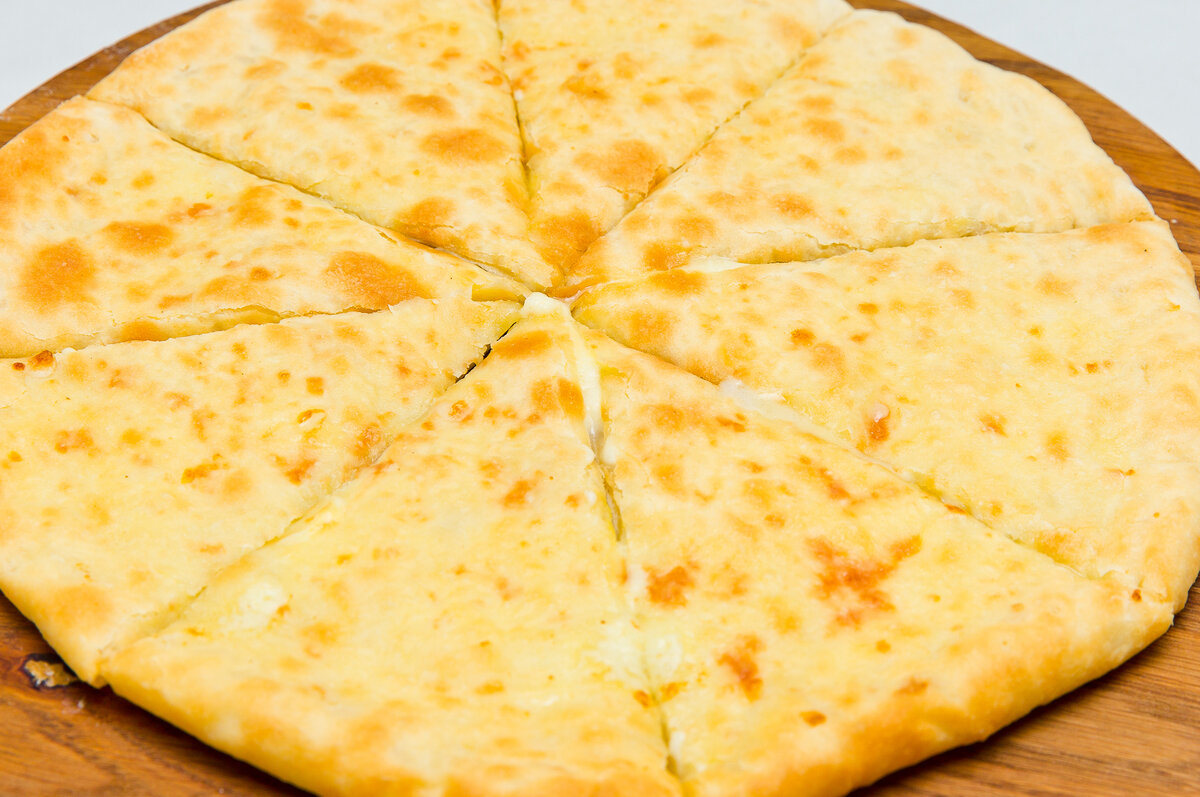 Грузинский пирог с зеленью и сыром