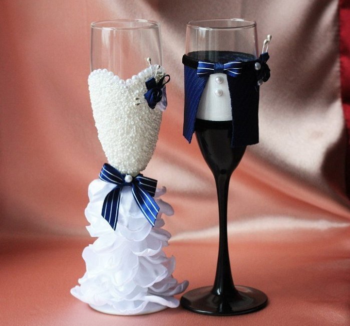 Украшение свадебных бокалов