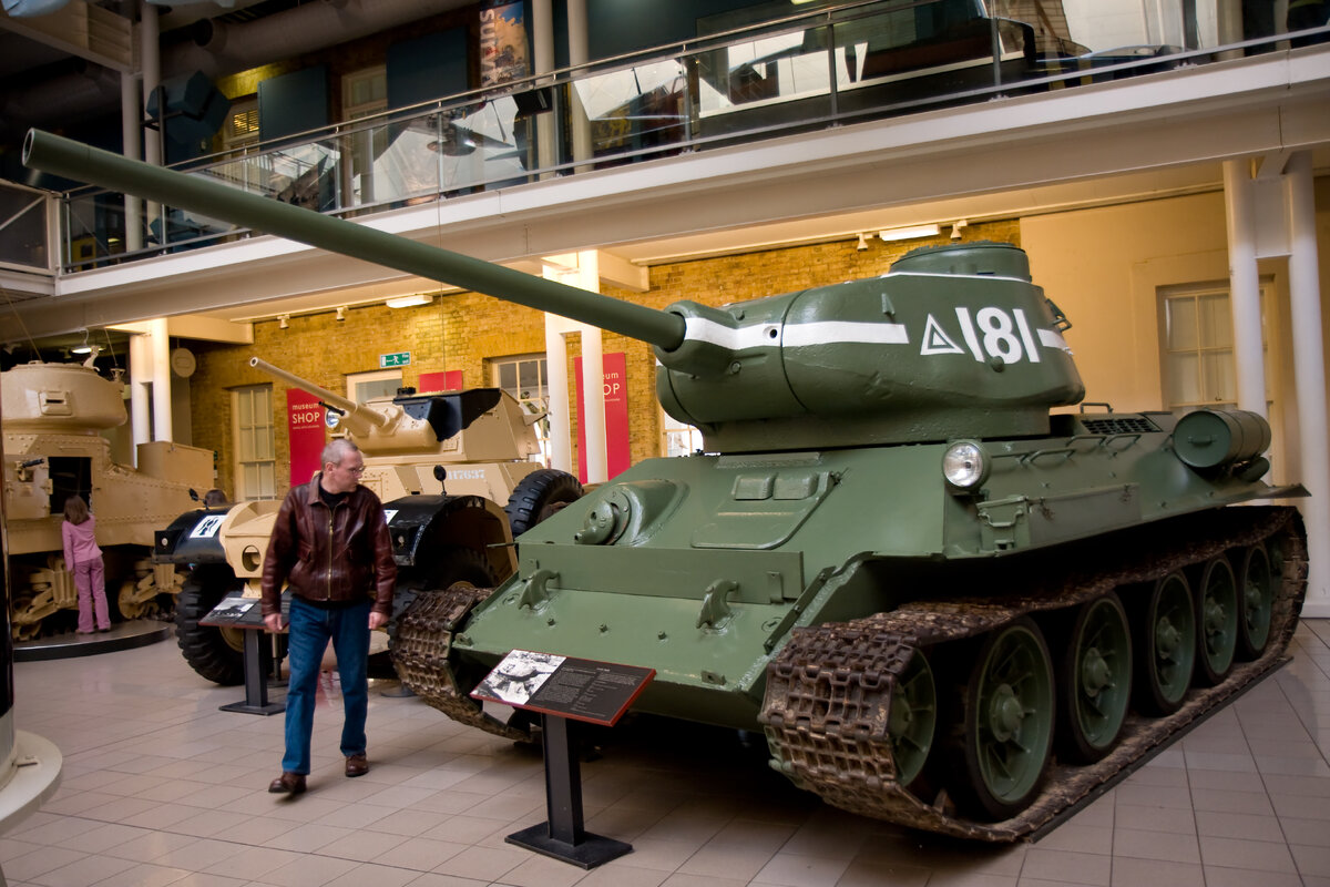 Где музей танков. Музей танка т-34. Танк т 34 музей. Танковый музей в Кубинке т-34. Т-34-85 музей.