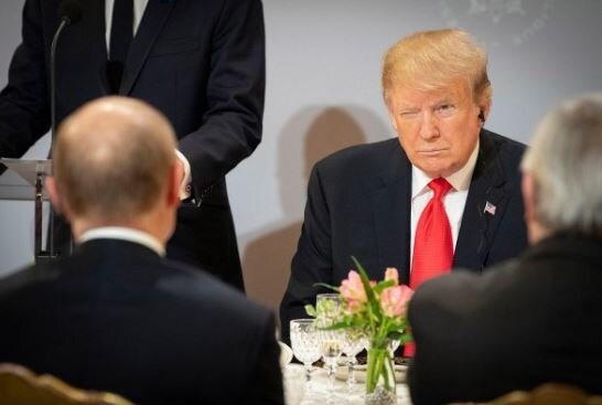 Фото: Трамп подмигивает Путину https://twitter.com/dimsmirnov175