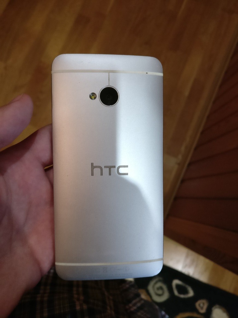 Создать карусель             Мой первый и последний флагман, да и в принципе телефон от HTC - One M7. Лично я считаю, что это лучший HTC за всю его историю, а также один из лучших Android телефонов в истории. Пояснение на него я также делал, и его точно так же можно найти через поиск в паблике