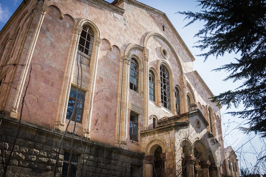 Здание Нерсесяновской семинарии ©Sputnik / Levan Avlabreli | sputnik-georgia.ru