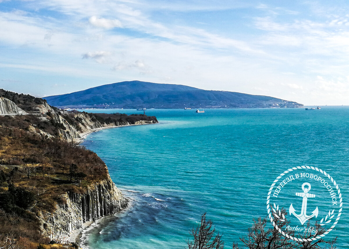 Вид со смотровой площадки между Новороссийском и Геленджиком