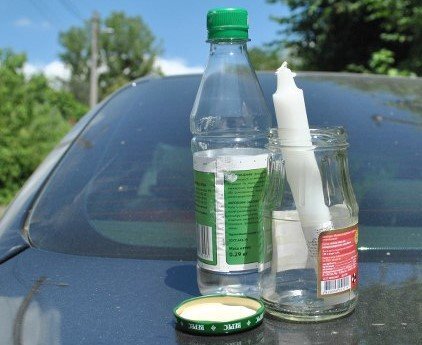 Растворитель и парафиновая свеча