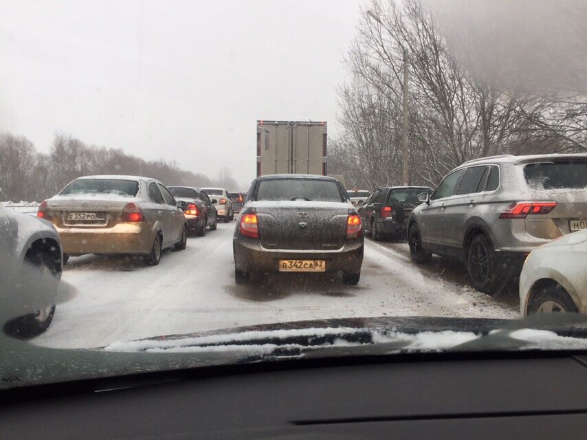 Пробки в Рязани зимой. Пробки в городе Рязань. Метель в городе Рязань. Пробка в Рязани сегодня.