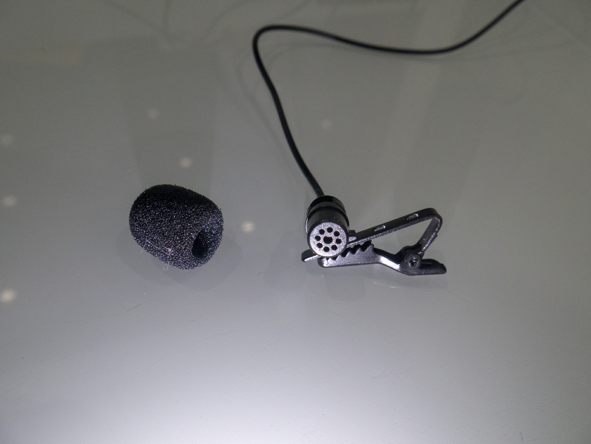 Вот она капсуля с надетой клипсой и снятой ветрозащитой