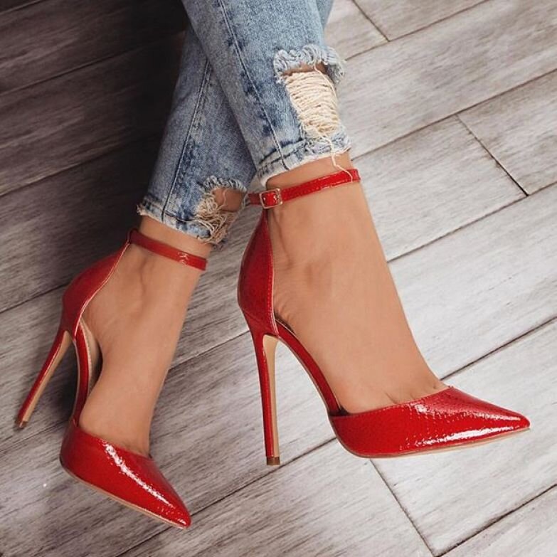 Красные шпильки - обувь для соблазнения