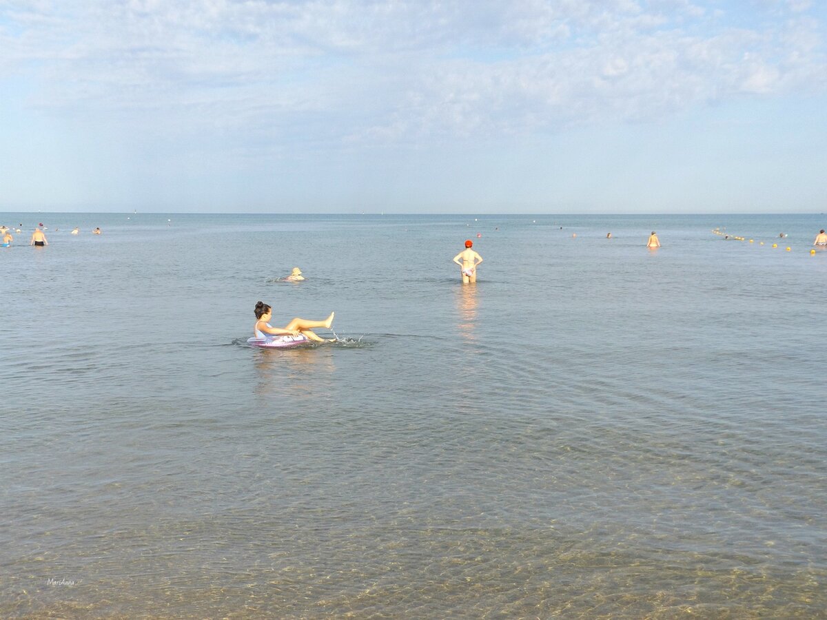 Новости черное море сегодня. Чистое море в Анапе. Вода в черном море Анапа. Анапа вода в море сейчас чистая. Анапа санаторий Урал море чистое после штормов?.