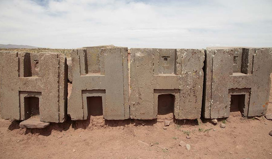 Фото с https://lah.ru/exped/tiwanaku-2007/