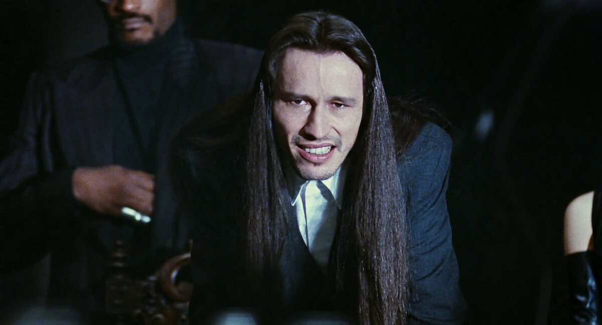 Я любимица злодея. Майкл Уинкотт топ доллар. The Crow 1994 Michael Wincott. Ворон фильм 1994 Уинкотт.