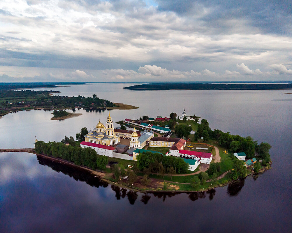 Монастырь на острове