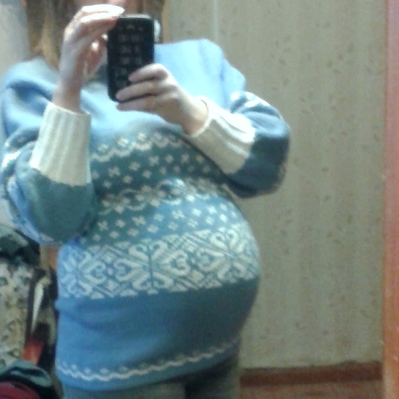 я не носила свой кофтец. Если мне не изменяет память, то этой коште почти 10 лет уже! Мама связала ее когда я училась в 11 классе, ужас, как время летит