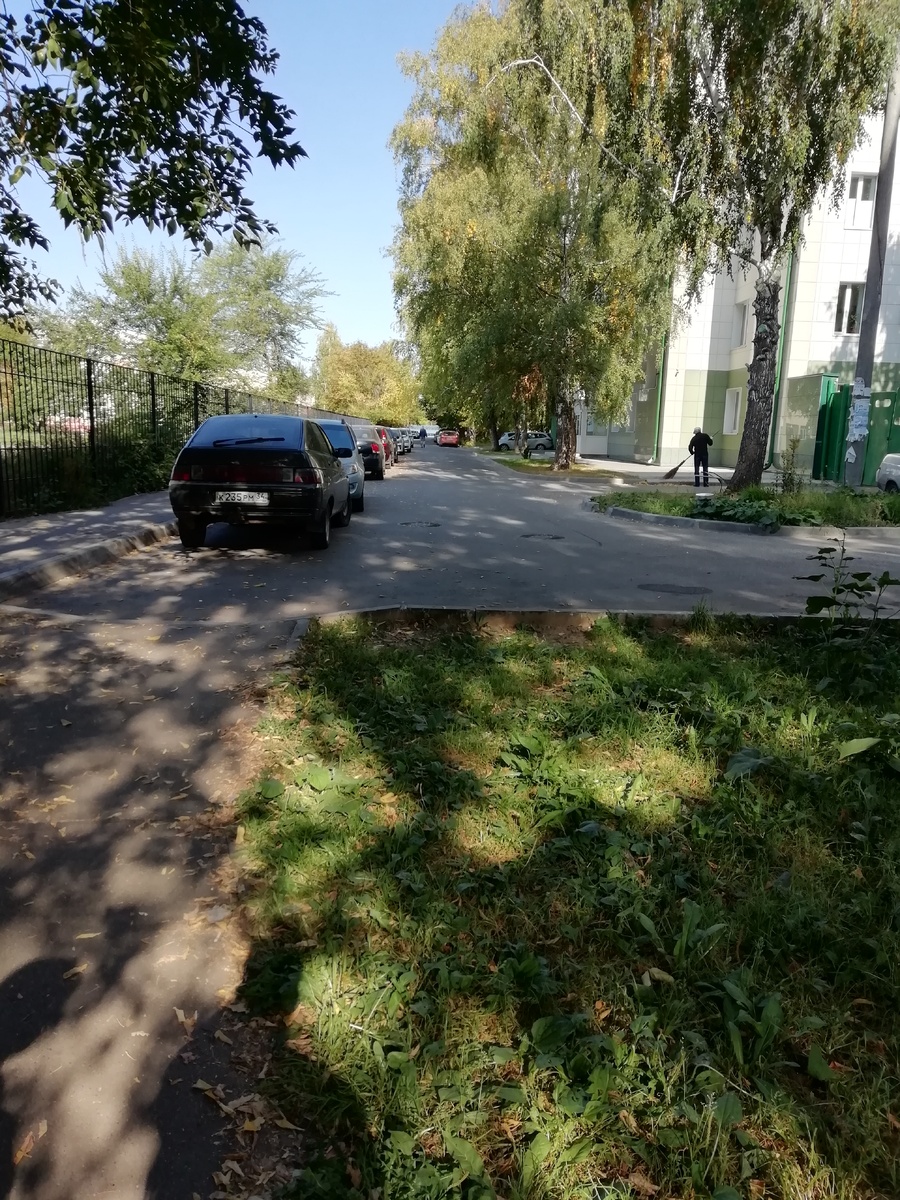 Солнце светит в правый глаз, загорай моя спина😂