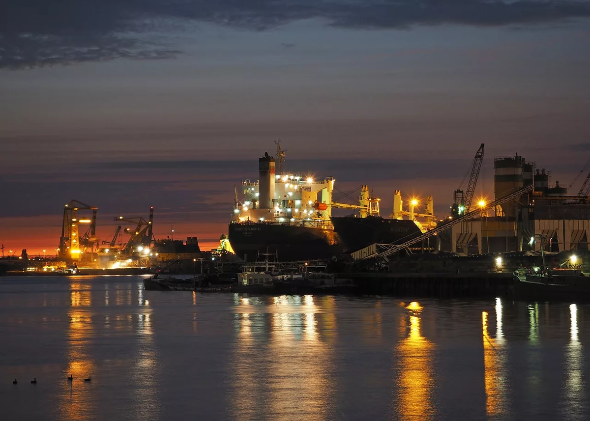 https://www.maxpixel.net/Waalhaven-Harbor-Port-Harbour-Night-2831414
