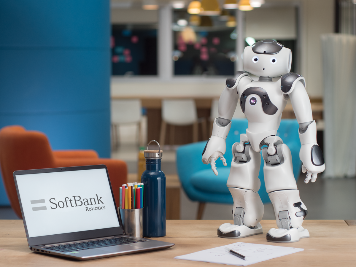 Robots also. Робот. Робот nao. SOFTBANK Robotics. SOFTBANK робототехника.