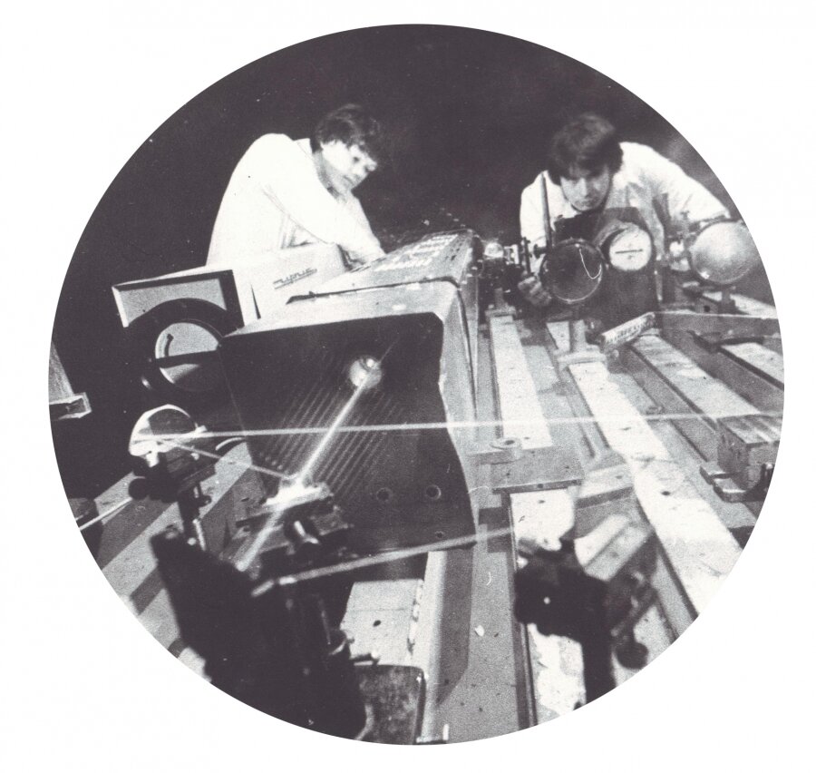 Голограммами и лазерами занимались ещё в советское время в Челябинском политехническом институте (ЧПИ) - ныне ЮУрГУ.