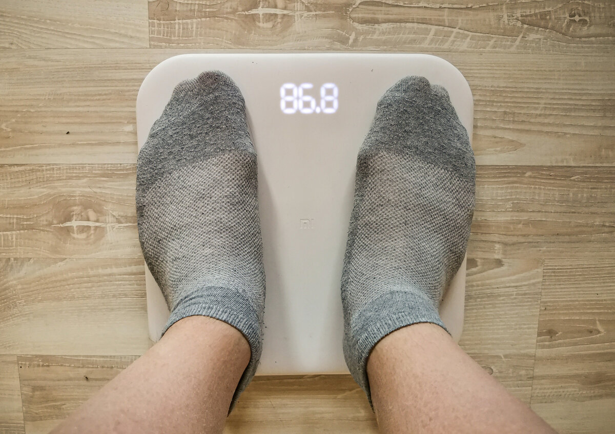 Да, это мой вес и я спрогрессировал на 1.5 кило за 3 дня. Вес больше реального на 300 из-за телефона в руках