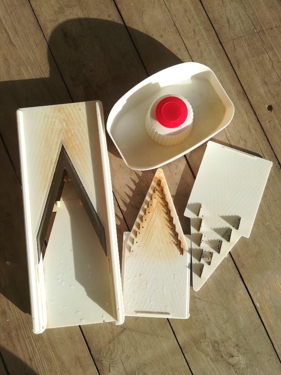 Эта терка - это кухонная бомба!!!  Кто знает что это за штука с красной пимпачкой? Пишите в комментариях!