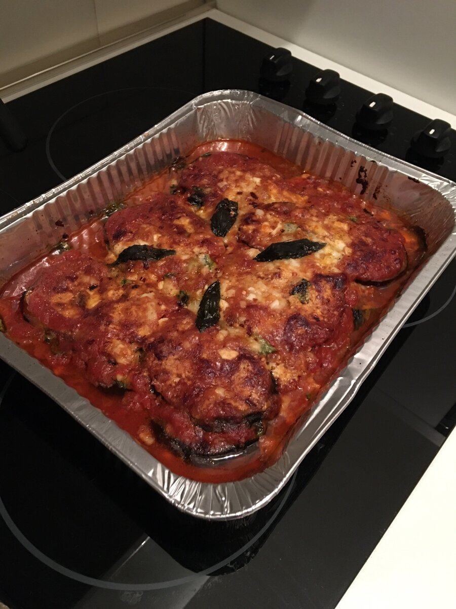 Приготовили дома знаменитую parmegiana di melanzane. Оказалось просто,  быстро и не хуже чем в ресторане. | АДЕЛЬ НА РАССЛАБОНЕ | Дзен