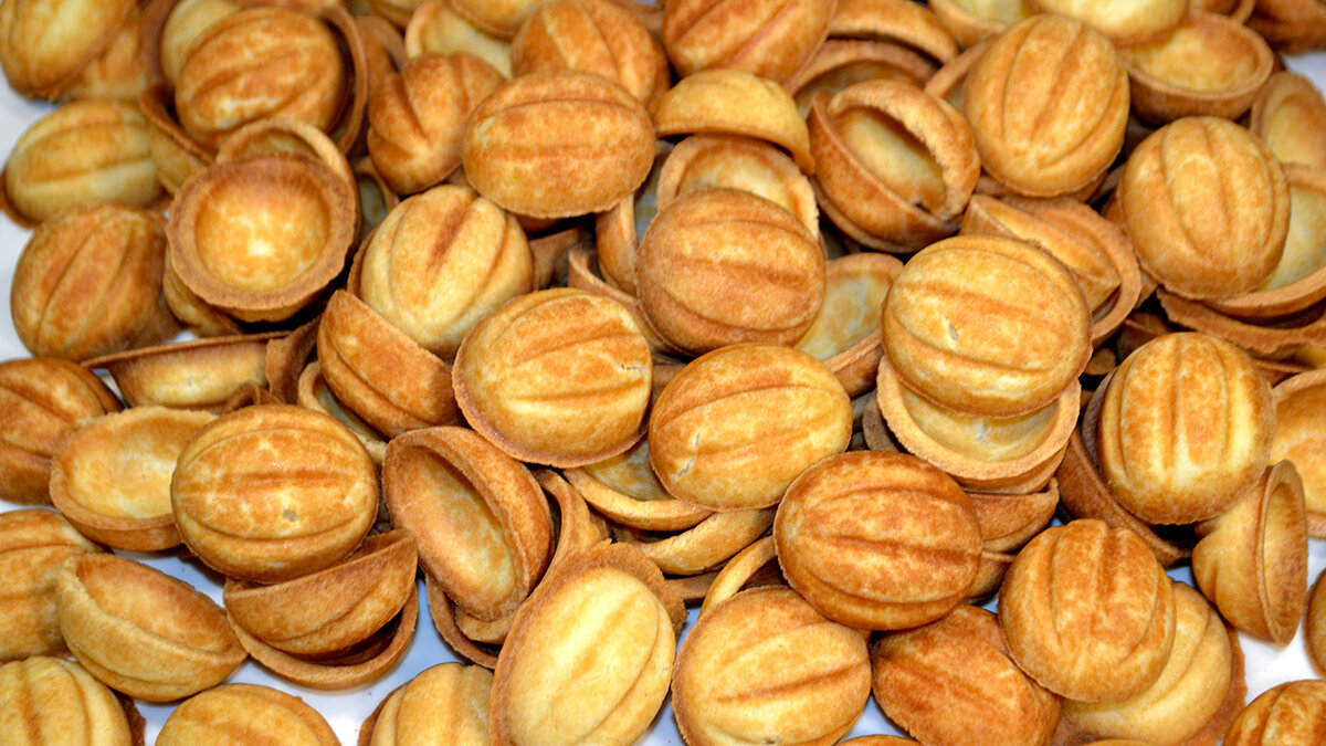 Печенье орешки в форме на газу