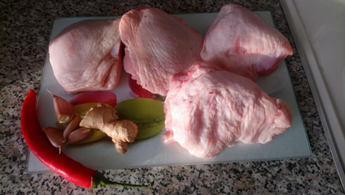 Все ингредиенты блюда, только нет соуса "Терияки". Отложил, чтобы не ссылаться на конкретного производителя. 