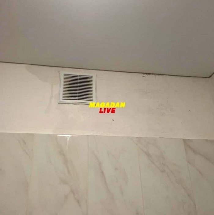 Протечки внутри ЖК "Нагаевский". Фото: телеграм-канал "Магаданский скептик" 