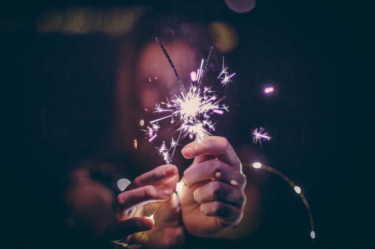     Какие 3 платья нельзя надевать на Новый год женщинам старше 40 лет: мнение стилиста