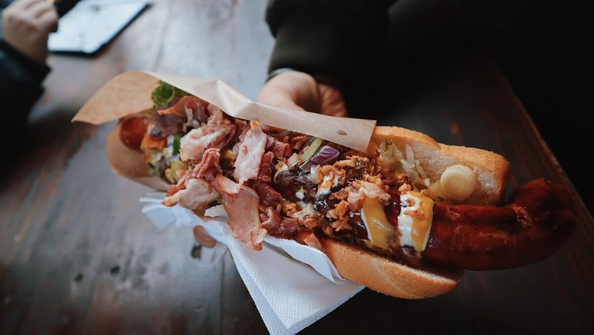 Почему хот-дог называется хот-догом, и при чем тут «горячие собаки» - интересные факты