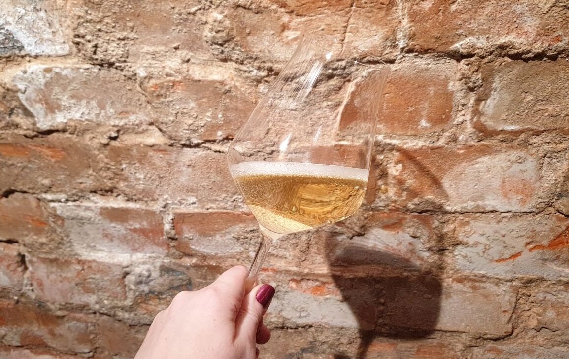 Игристое в бокале